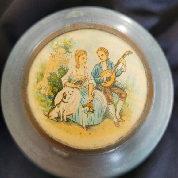 1930s /40s Lidded Aluminum Powder Puff Trinket Music Box Courting Couple 4x2.5" - Picture 3 of 6
